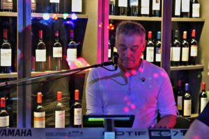 Gruppo musicale ticinese, cover band, pop, dance, rock, musica dal vivo, band, concerti dal vivo, eventi musicali, esibizioni musicali