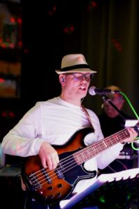 Gruppo musicale ticinese, cover band, pop, dance, rock, musica dal vivo, band, concerti dal vivo, eventi musicali, esibizioni musicali