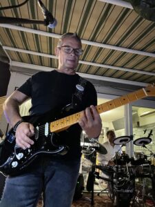 Gruppo musicale ticinese, cover band, pop, dance, rock, musica dal vivo, band, concerti dal vivo, eventi musicali, esibizioni musicali