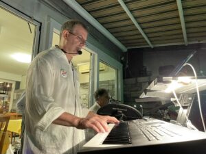 Gruppo musicale ticinese, cover band, pop, dance, rock, musica dal vivo, band, concerti dal vivo, eventi musicali, esibizioni musicali