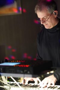 Gruppo musicale ticinese, cover band, pop, dance, rock, musica dal vivo, band, concerti dal vivo, eventi musicali, esibizioni musicali