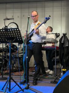 Gruppo musicale ticinese, cover band, pop, dance, rock, musica dal vivo, band, concerti dal vivo, eventi musicali, esibizioni musicali